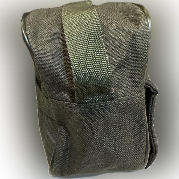 JAGUAR TRAVEL BAG LUGGAGE SMALL SHOULDER CARRY ON OVERNIGHT TRAIN POUGH DK GREEN - Picture 10 of 13